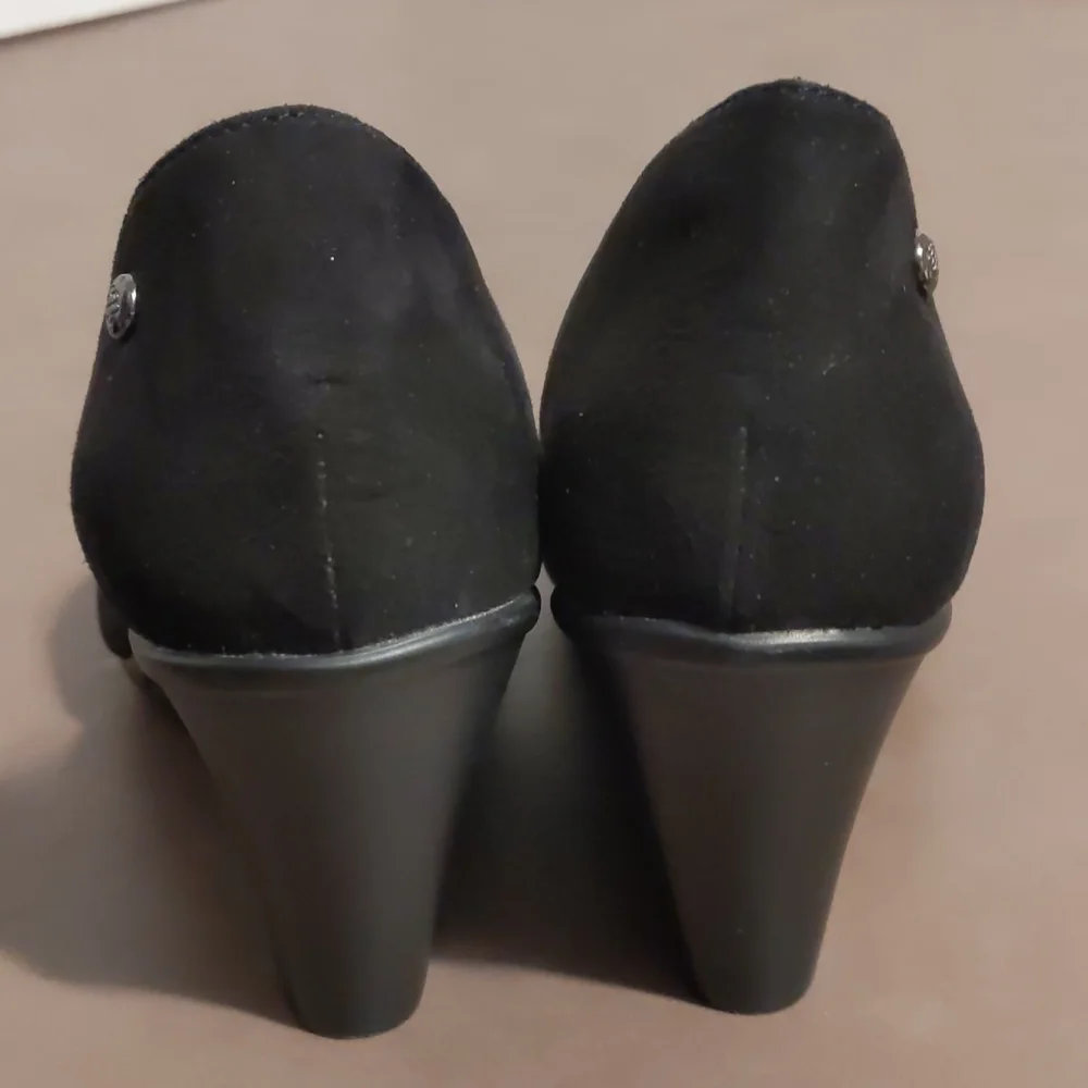 Dana Buchman Pira Black Wedge Heel 6 Med Open Toe Woman Shoes